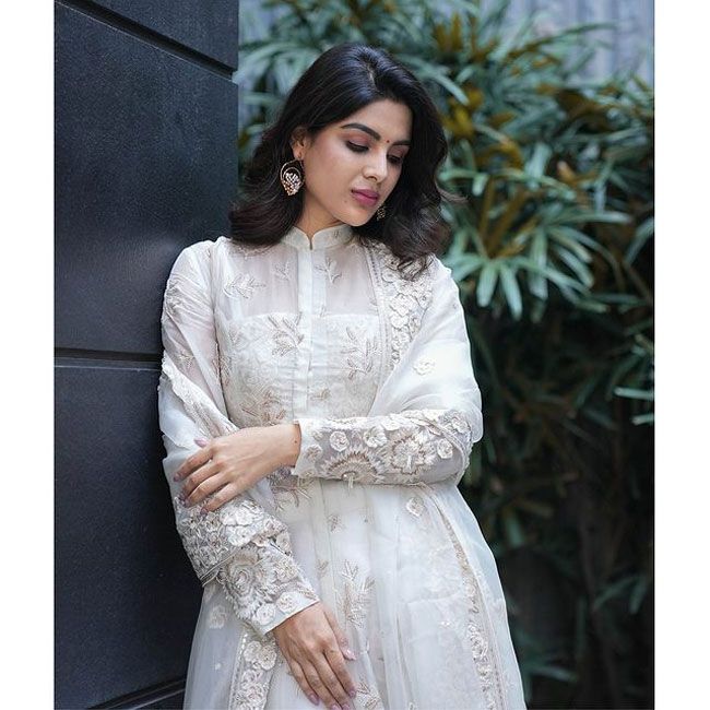 Samyuktha Menon Staggering Poses At Gym